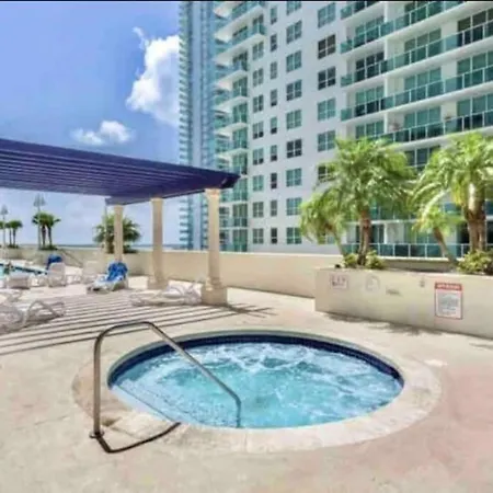 Private Unit Miami With Amenities And Parking Apartment Exterior photo